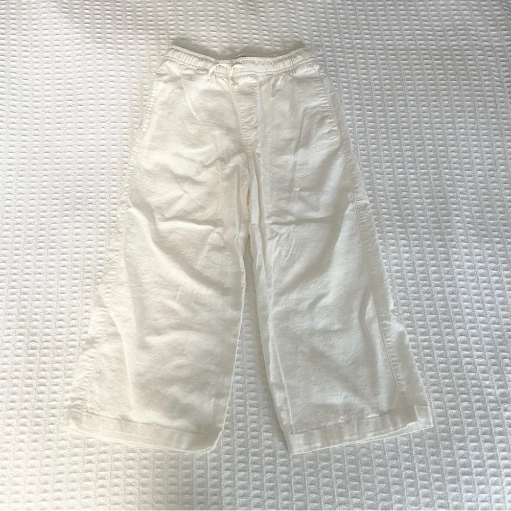 Old Navy girl’s Cream Elastic Waist Pants size 6-7